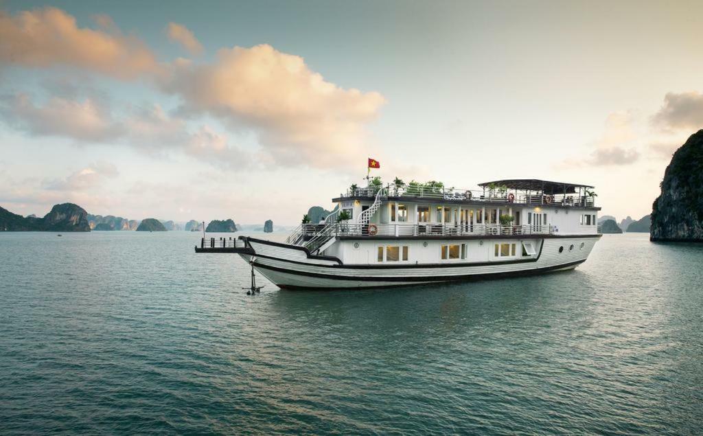 Halong Majestic Legend Cruise Hotel Ha Long Exterior photo